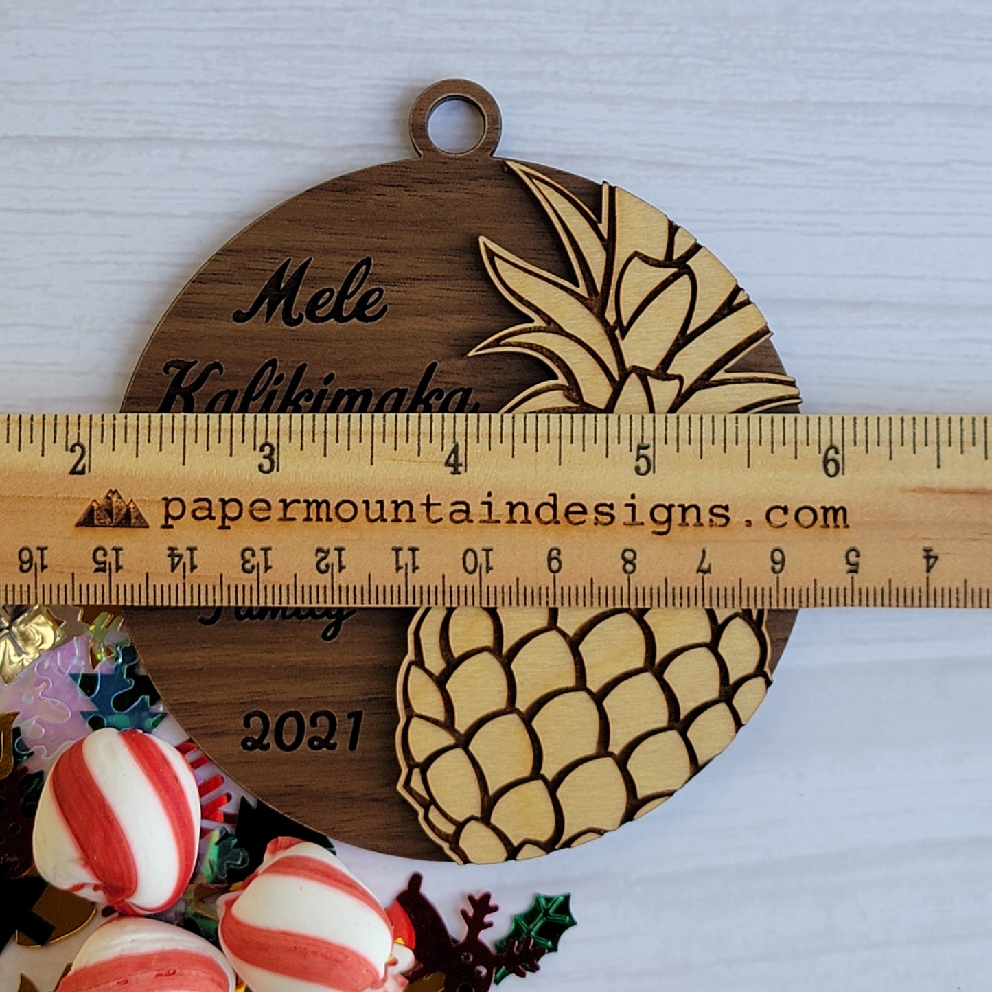 Personalized Pineapple with Walnut Background - Christmas Ornament - Hawaii